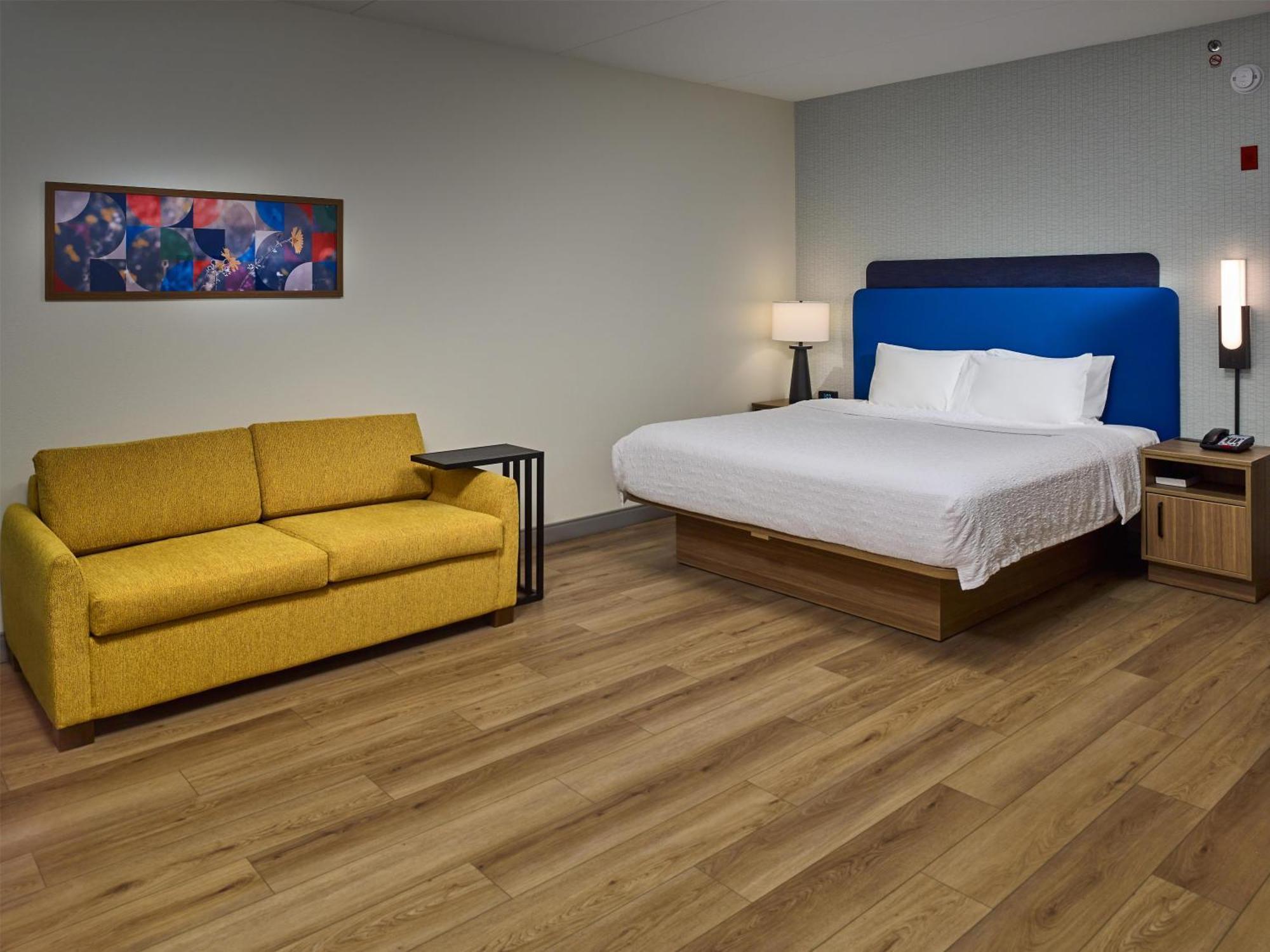 King Room with Sofa Bed - Non-Smoking