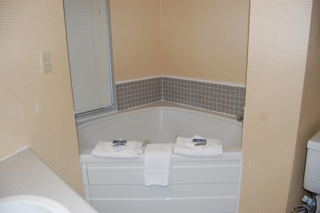 Suite Two Queen Beds Fireplace Spa Bath,1653534322:JPEG