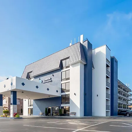Clarion Inn & Suites Near The Leconte Center Pigeon Forge-3